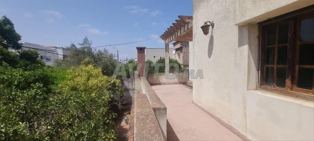À VENDRE SUPERBE VILLA À BIR RAMI EST DE 598 M² - 2