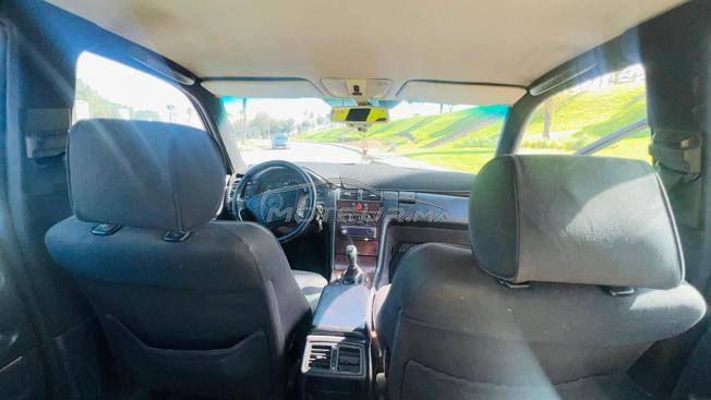 Mercedes-Benz 220 Diesel – Modèle 1997 – bon état