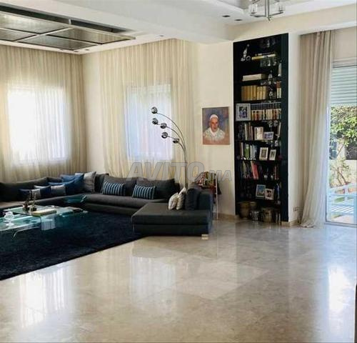 49982-بيع فيلا بالدار البيضاء لونشامب بمساحة 412 متر مربع