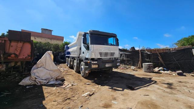 بيع شاحنة 8×4 IVECO 2009 - 2