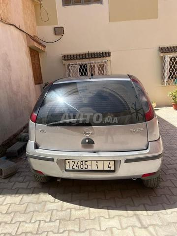 Opel Corsa Essence Manuelle 2006 à Skhirat