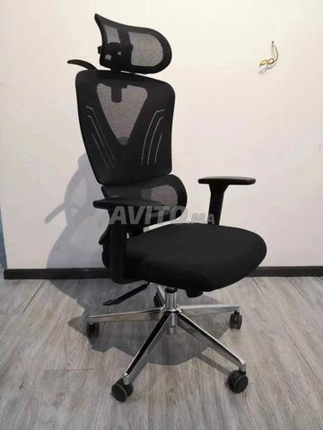 Chaise pivotante, chaise à roulettes
Fauteuil présidentiel en tissu