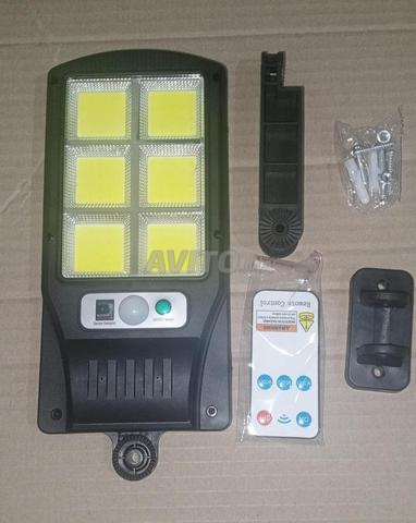 Lampe solaire intelligente et étanche