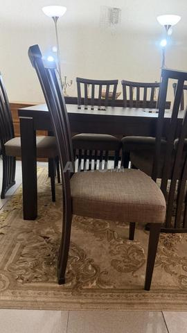 Table avec chaises de chez KITEA - 2
