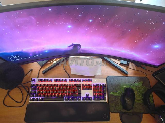 Écran incurvé ultra large 1440p 165Hz Samsung