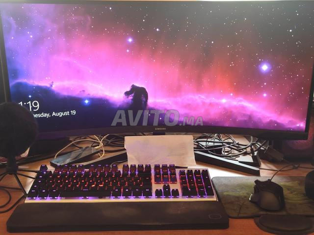 Écran incurvé ultra large 1440p 165Hz Samsung