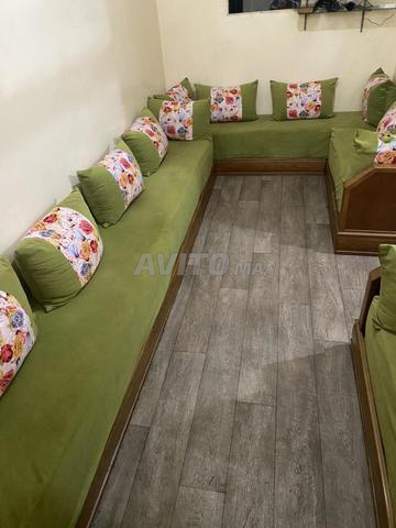 Salon marocain complet et élégant – 2 banquettes + table + tapis