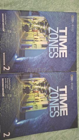 7 livres anglais Time Zones American Center