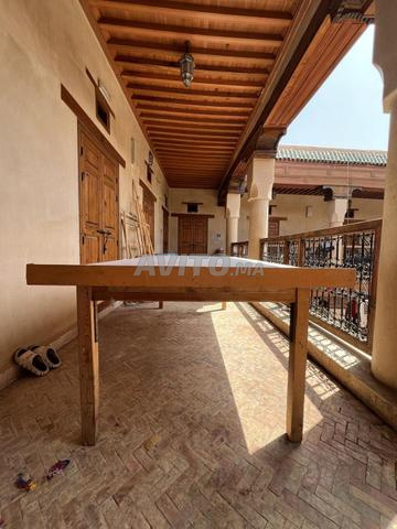 Tables en bois pour atelier de couture - 2