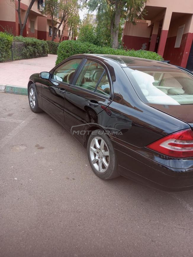 سيارة ميرسيدس c200 لازالت جيدة للبيع 