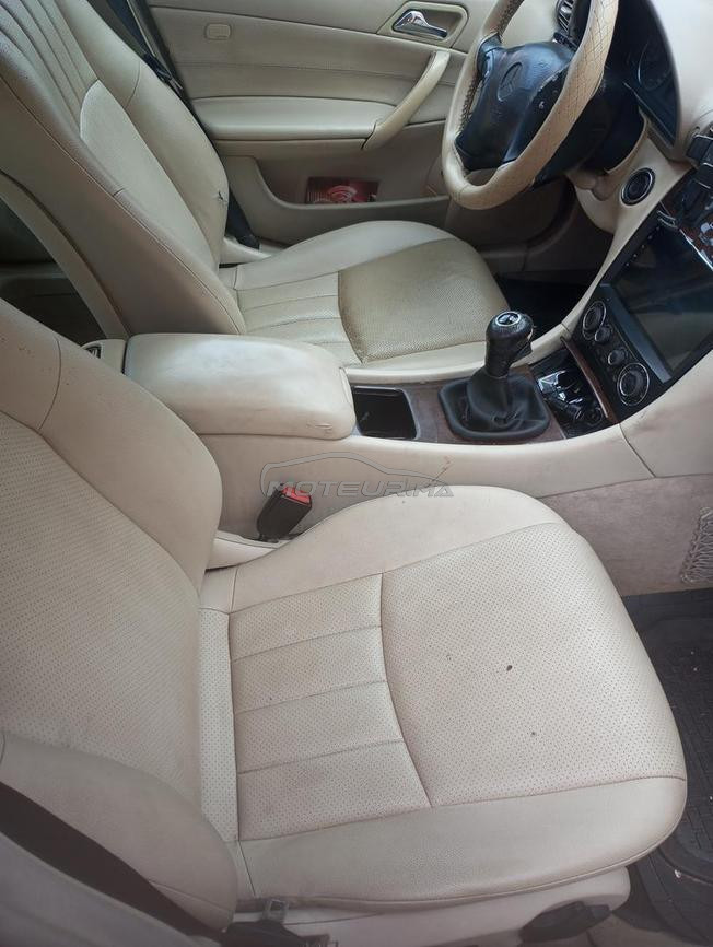 سيارة ميرسيدس c200 لازالت جيدة للبيع 