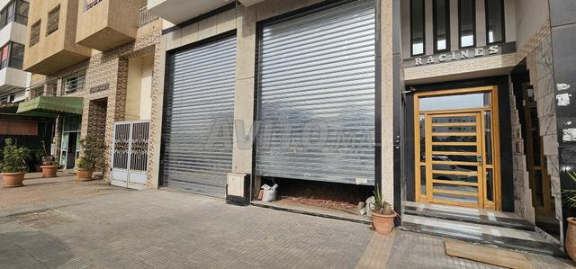 Local neuf avec terrasse et autorisation café