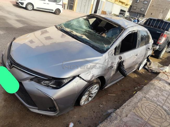 voiture accidentée intérieure et moteur bon etat 