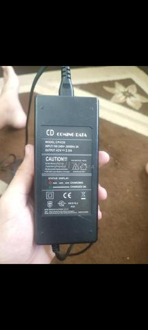 Chargeur Trottinette Électrique 42V 2A Coming Data CP4220