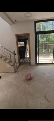 فيلا مع حديقة للإيجار - 2