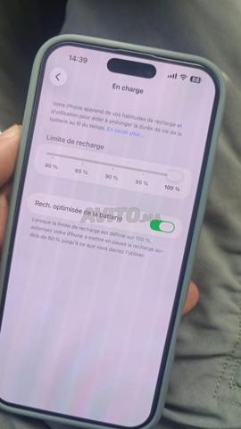 iPhone 15 Pro Max état batterie 90% - 2