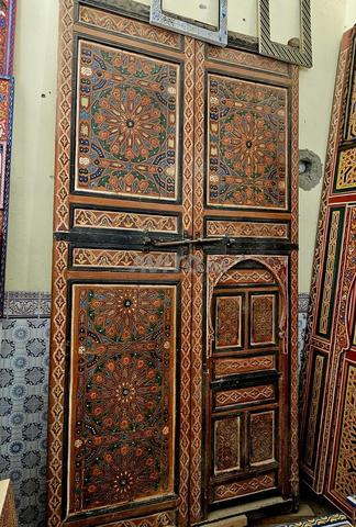 Porte traditionnelle décoration antiquité
