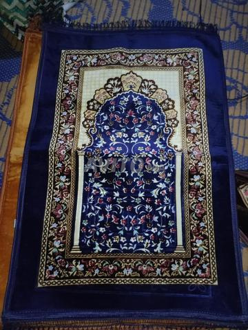 Tapis de prière neufs à El Qolia Azib - 2