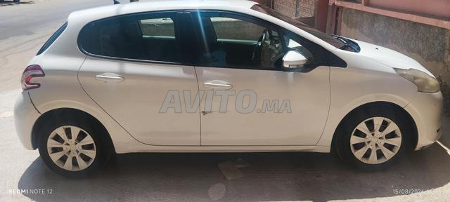 Peugeot 208 12/2012 bon état - 2