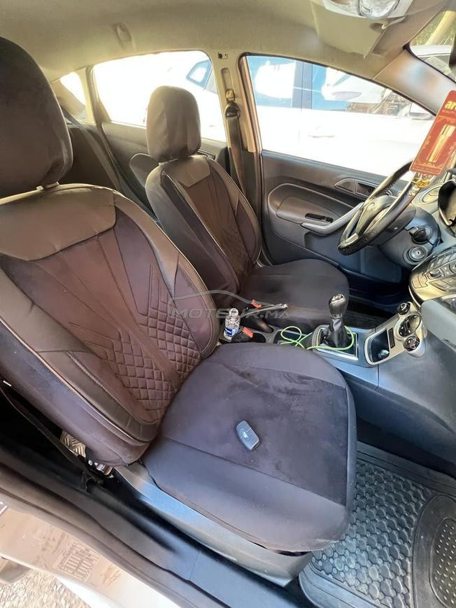 ford fiesta essence jamais accidentée 