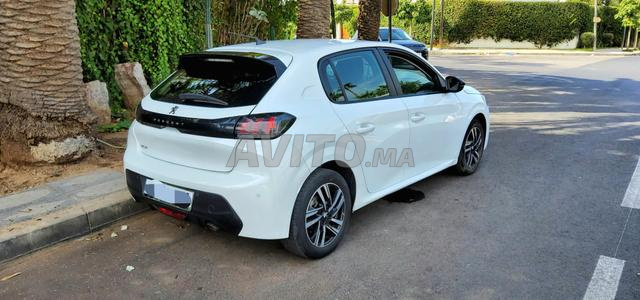 Peugeot 208 hdi diesel 6cv nouveau modèle particulier