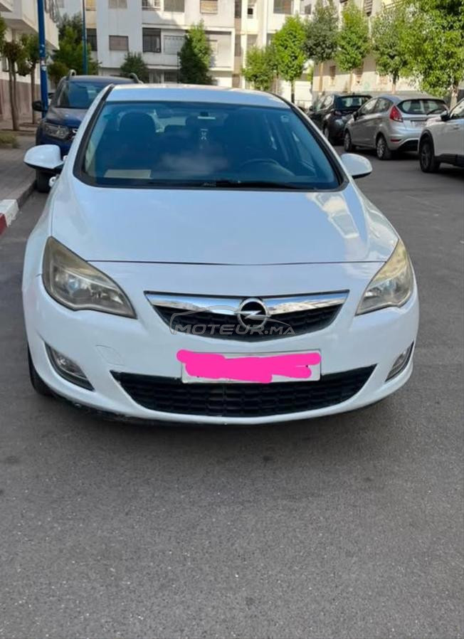 Opel Astra Essence Manuelle 2011 à Casablanca