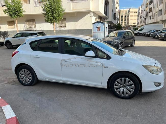 Opel Astra Essence Manuelle 2011 à Casablanca