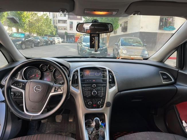 Opel Astra Essence Manuelle 2011 à Casablanca