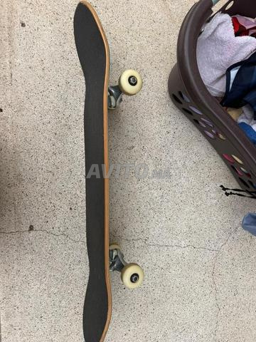 Skateboard en très bon état à vendre - 2