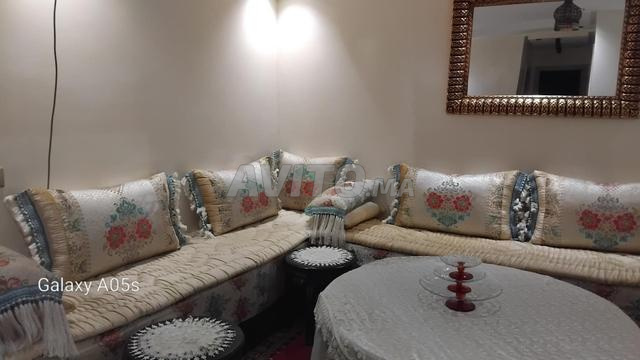 صالون كامل مع السجاد والطاولات - 2