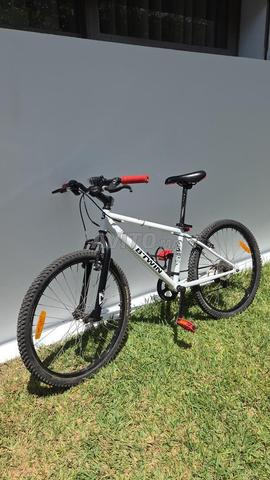 Vélo tout terrain B'Twin très bon état 1050dh