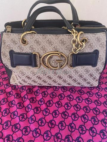حقيبة يد Guess أصلية - 2