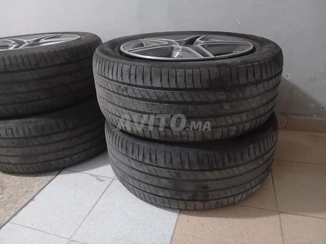 جنوط AMG مقاس 20 بوصة وإطارات 275/50 R20
