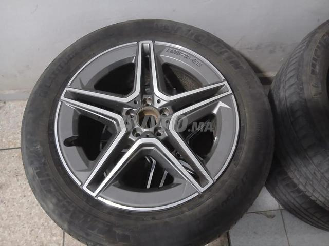 جنوط AMG مقاس 20 بوصة وإطارات 275/50 R20