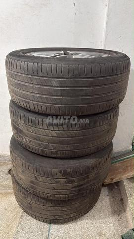جنوط AMG مقاس 20 بوصة وإطارات 275/50 R20