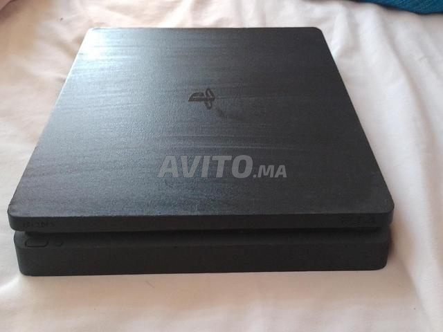 PS4 1TB bon état à vendre avec manette