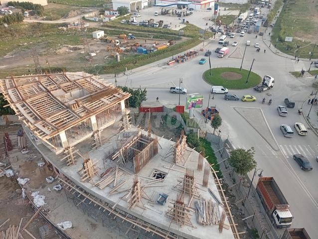 Terrain 335 m2 titre à vendre 2 façades Mesnana
