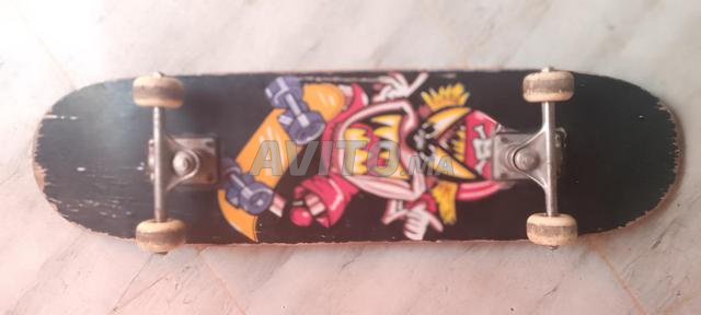 Skate propre à vendre. Pour ceux qui sont intéressés, bienvenue.