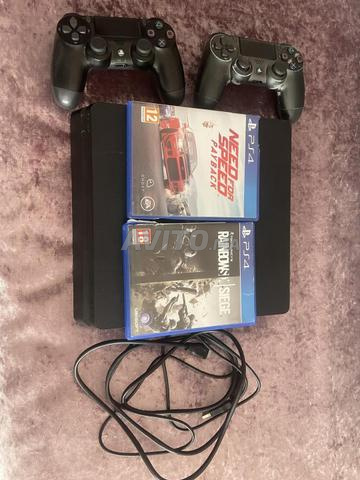 PS4 2 manettes NFS Rainbow Six Siege prix négociable