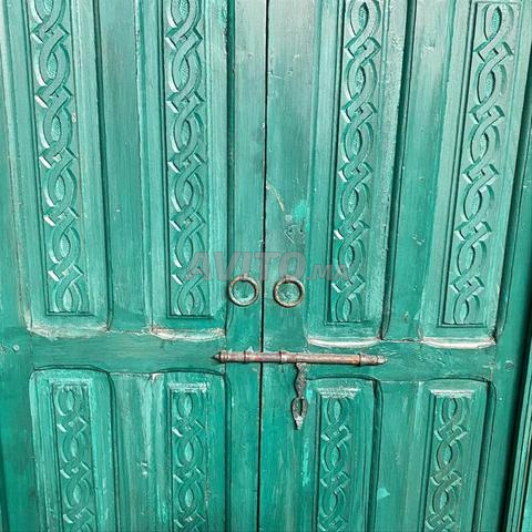 باب خشبي مغربي محفور يدوياً باللون الفيروزي 🚪✨ - 2