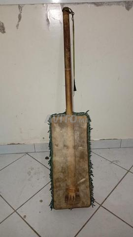 Guembri Gnawa, Guembri sculpté et gravé en Saule