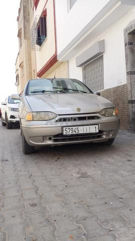 Voiture d'occasion en bon état, pour ceux qui veulent l'acheter.