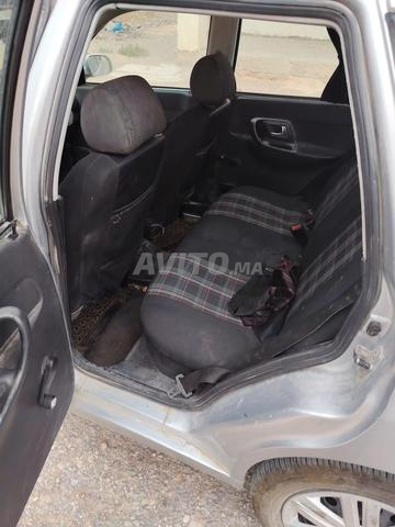 Voiture en état moyen - 2