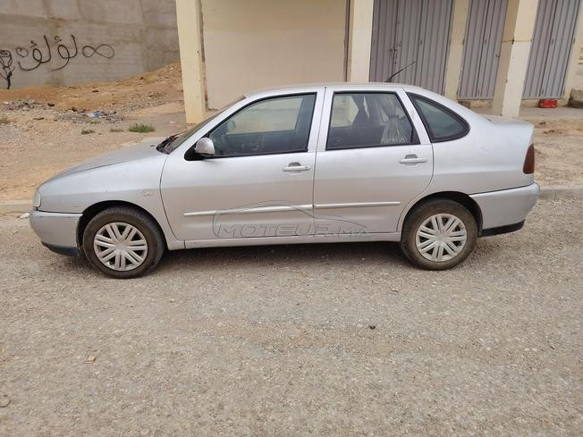 سياره في حاله متوسطه
