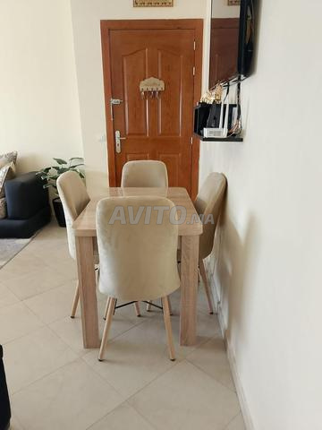 Nouvelle table à manger avec chaises à vendre. - 2