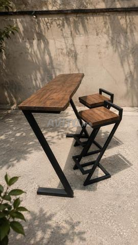 Table bar au style industriel et moderne - 2