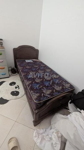 2 أسرة مع مراتب