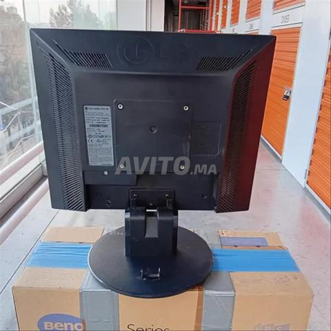 شاشة كمبيوتر LG Flatron 17 بوصة - 2