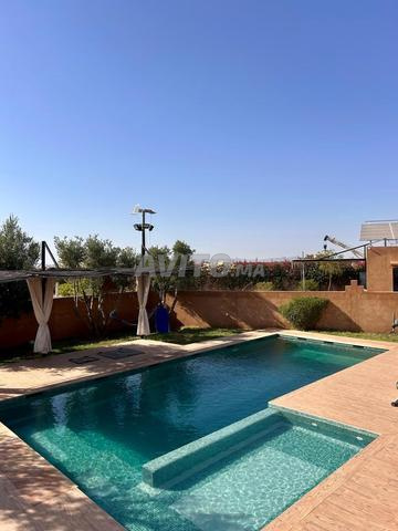 Ferme de 1 hectare avec piscine et ranch privé