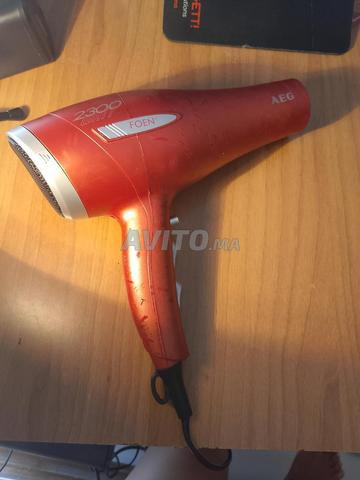 Sèche-cheveux rouge AEG 2300 Watt avec embout - 2